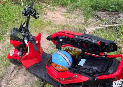 Stauraum unterm Sitz der Zoomer X